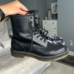 1460 WOMEN'S SMOOTH LEATHER LACE UP BOOTS DOC MARTEN